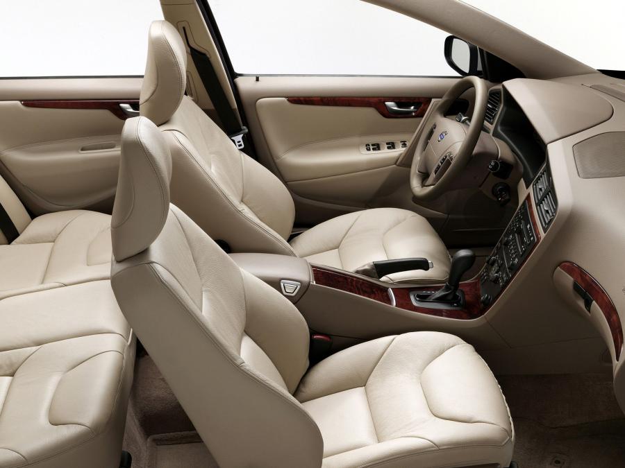  Volvo V70 2005 года  (фото 3 из 17)